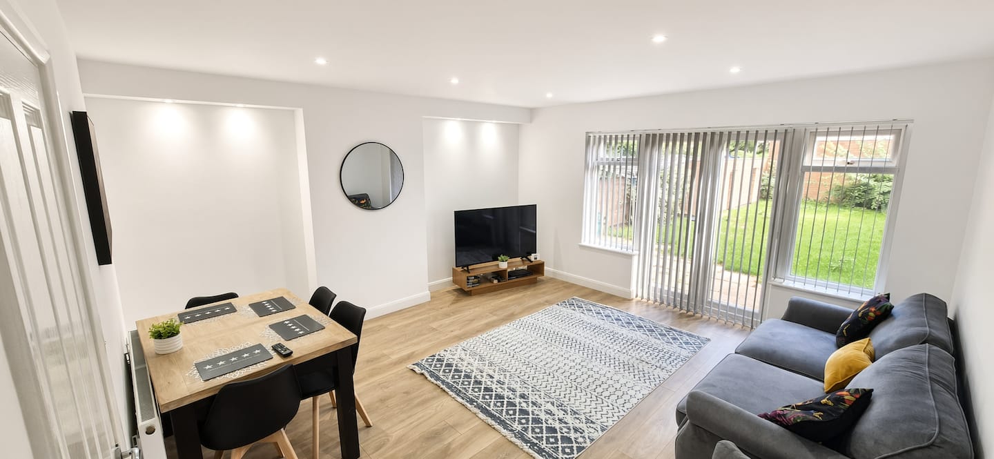 Living room opening onto the garden