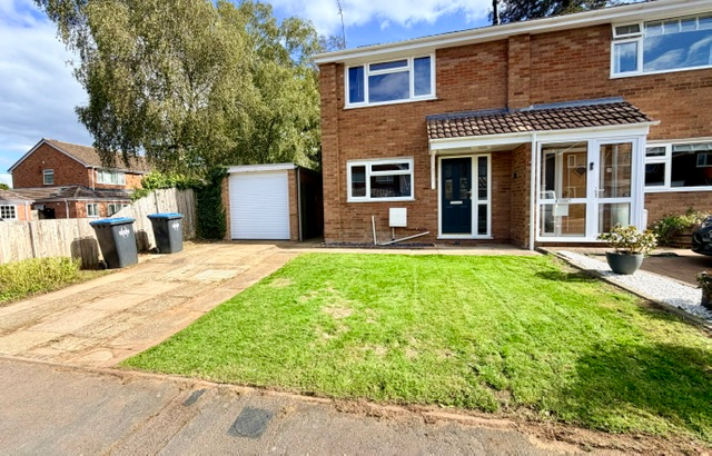 3-Bed House in Rugby 路 4 beds 路 Sleeps 7